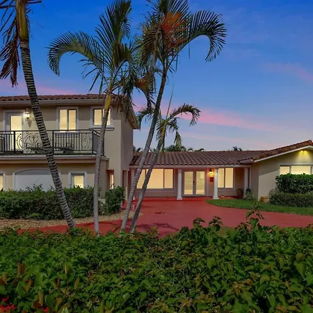 Beach Duplex - 3Br 5Ba Manor With Heated Pool